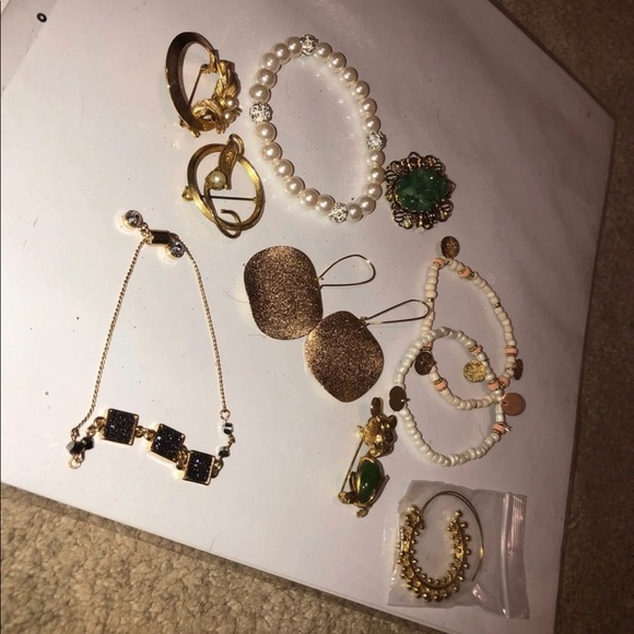 JEWELRY (BRACELETS, EARRINGS, PINS) - Picture 7 of 7